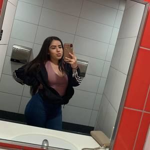 Meet your Posher, Priscila